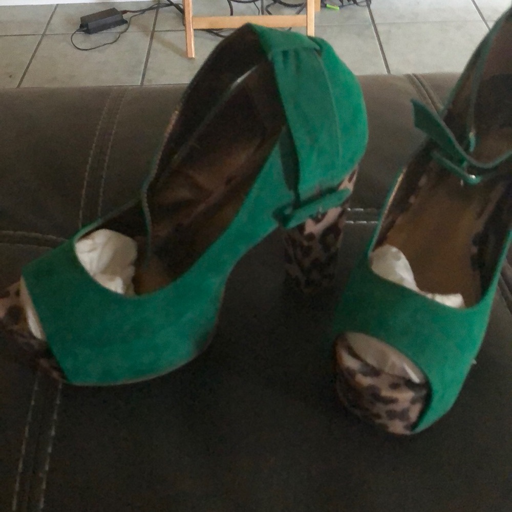 Shoes - Picture 2 of 2